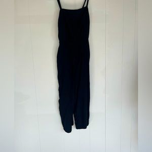 Black romper! Airport favorite with a jean jacket🌻